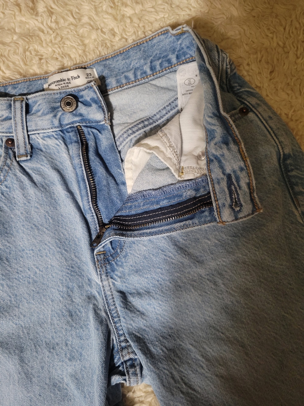 Abercrombie High Rise Loose Jean Light Blue Cotton Lyocell Blend W23 X L26 - Picture 4 of 16